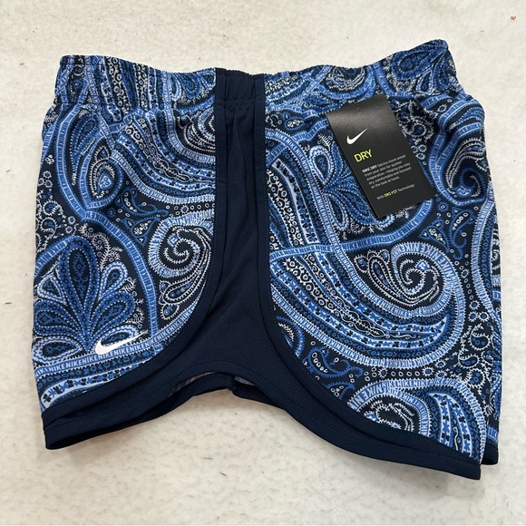 Women’s Nike Dri Fit Paisley Shorts - Picture 3 of 14